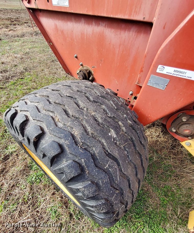 image for item MM9601 2003 New Holland BR780  round baler