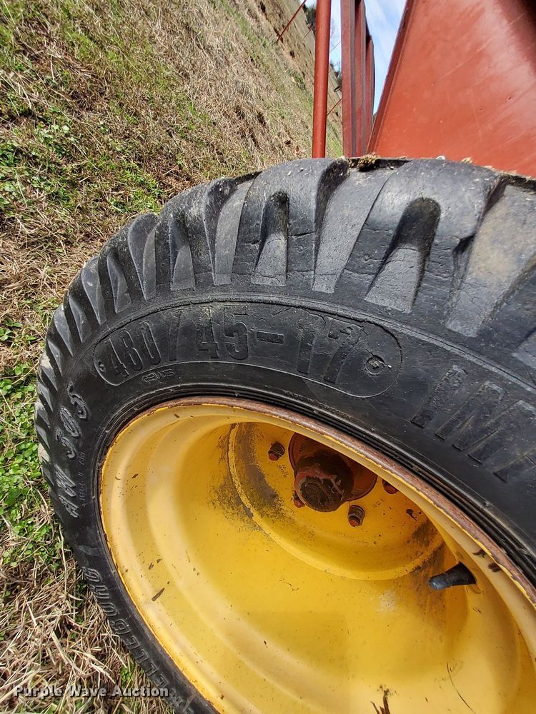 image for item MM9601 2003 New Holland BR780  round baler