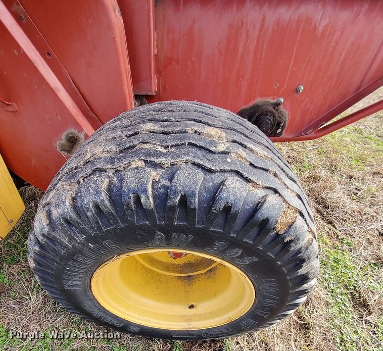 image for item MM9601 2003 New Holland BR780  round baler