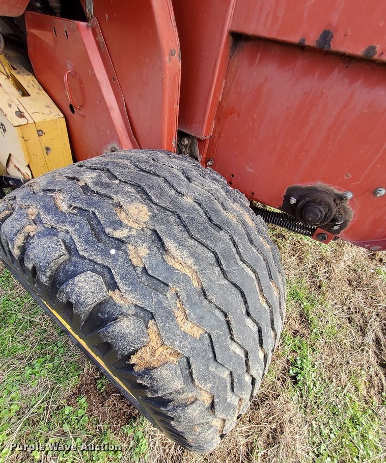 image for item MM9601 2003 New Holland BR780  round baler