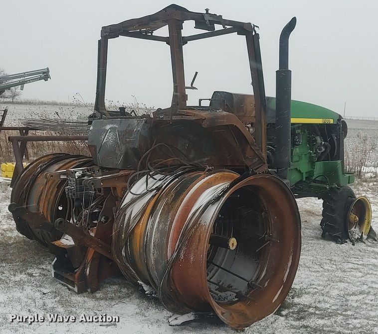 image for item MM9940 1997 John Deere 8100  tractor