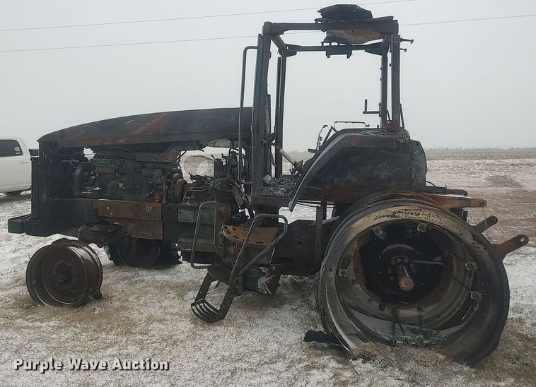 image for item MM9940 1997 John Deere 8100  tractor