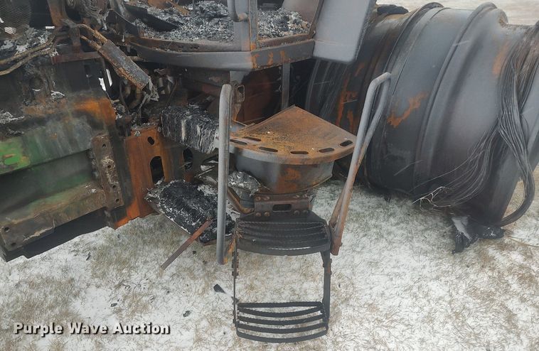 image for item MM9940 1997 John Deere 8100  tractor