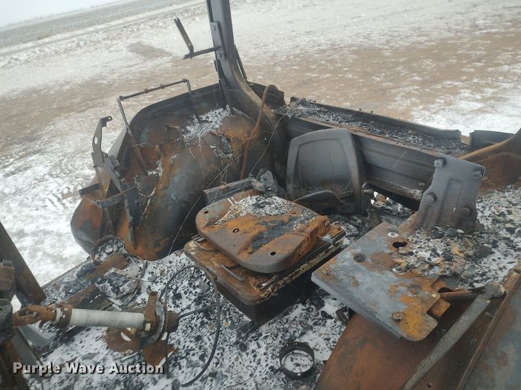 image for item MM9940 1997 John Deere 8100  tractor