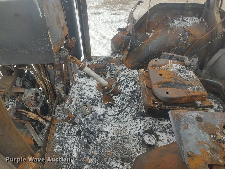 image for item MM9940 1997 John Deere 8100  tractor