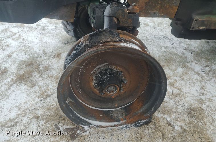 image for item MM9940 1997 John Deere 8100  tractor