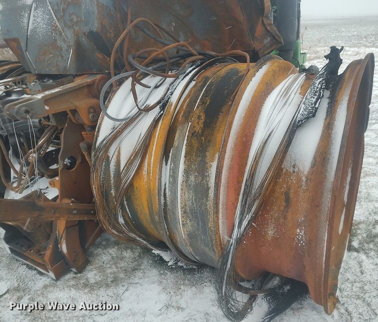 image for item MM9940 1997 John Deere 8100  tractor