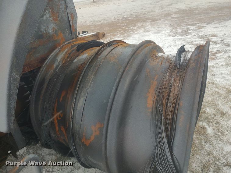 image for item MM9940 1997 John Deere 8100  tractor