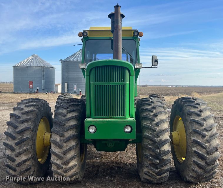 image for item MW9439 1975 John Deere 7520  4WD tractor