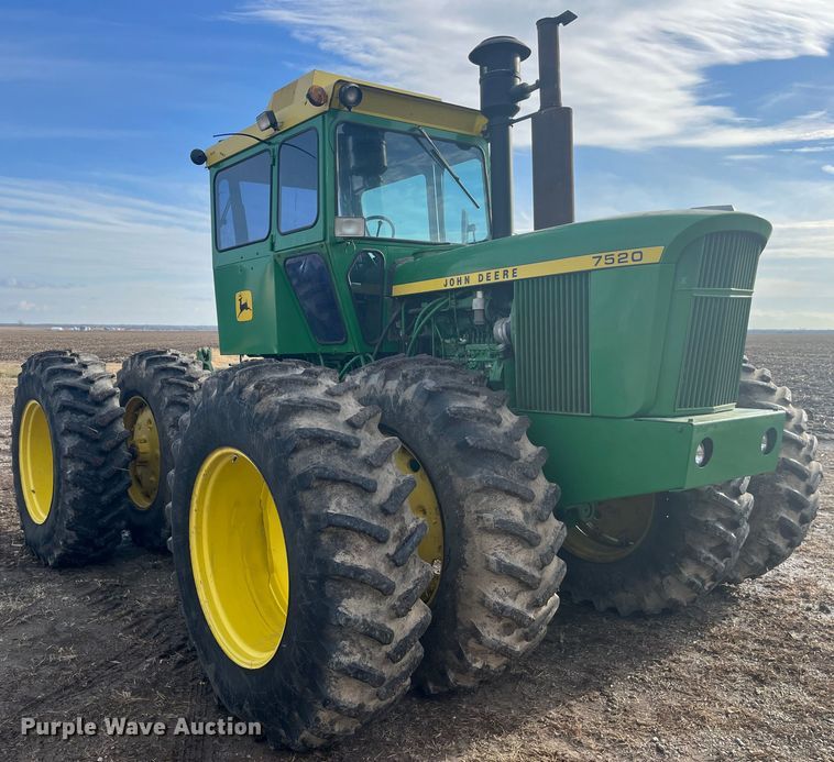 image for item MW9439 1975 John Deere 7520  4WD tractor
