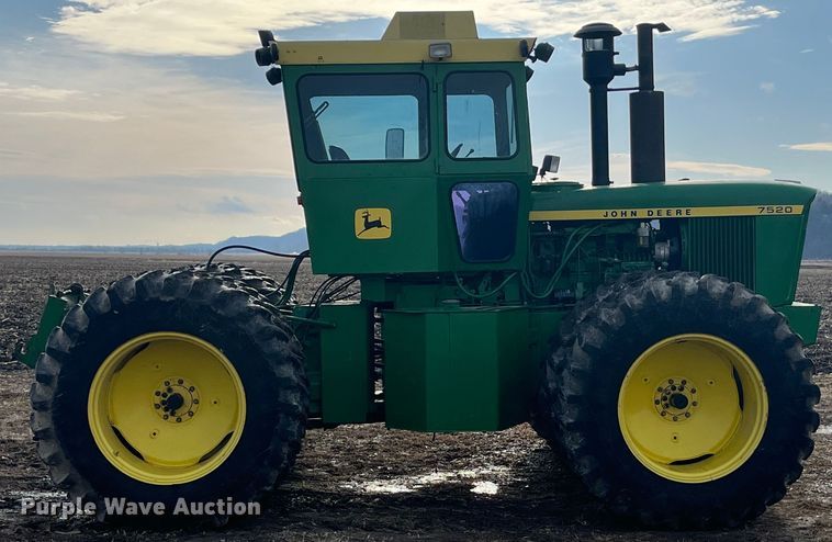 image for item MW9439 1975 John Deere 7520  4WD tractor