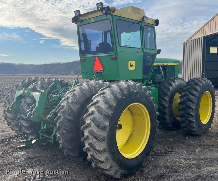 image for item MW9439 1975 John Deere 7520  4WD tractor