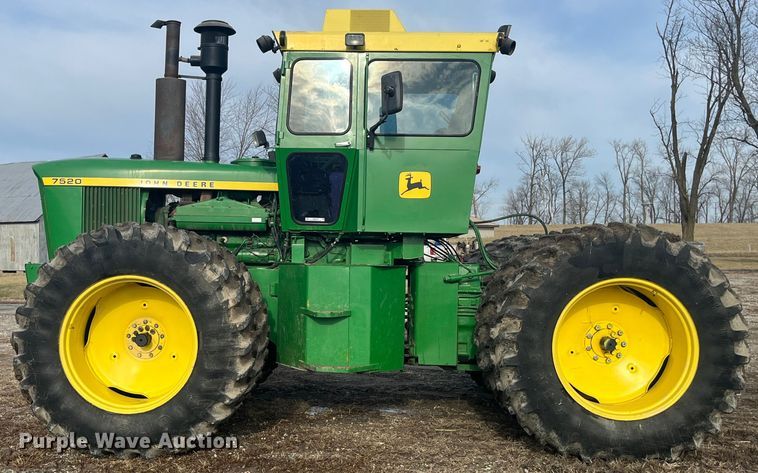 image for item MW9439 1975 John Deere 7520  4WD tractor