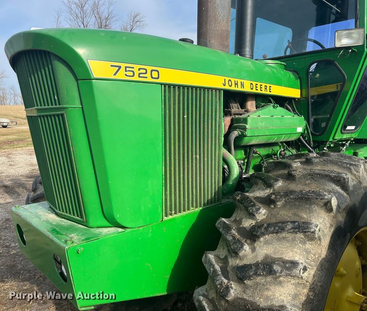 image for item MW9439 1975 John Deere 7520  4WD tractor