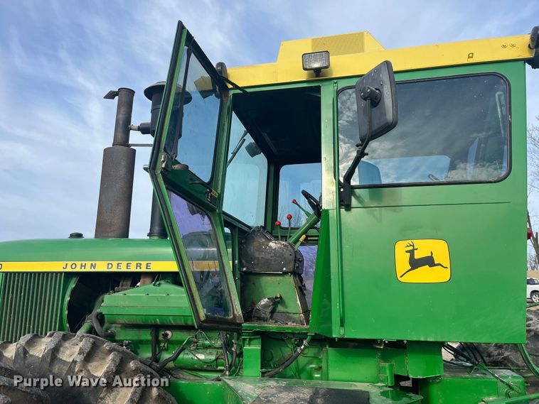 image for item MW9439 1975 John Deere 7520  4WD tractor