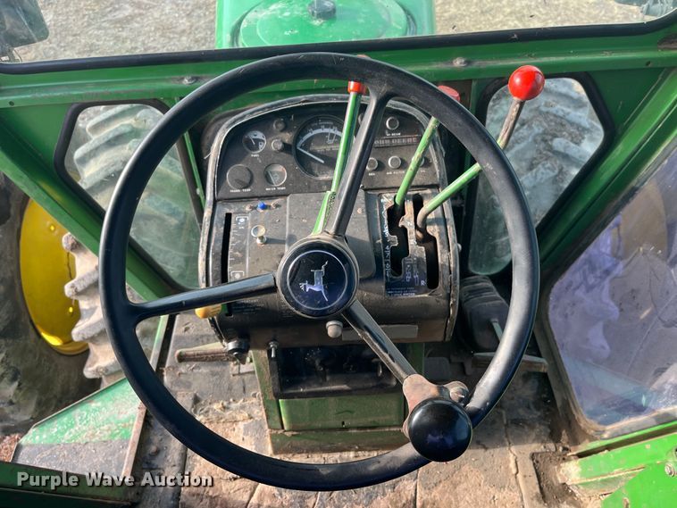 image for item MW9439 1975 John Deere 7520  4WD tractor