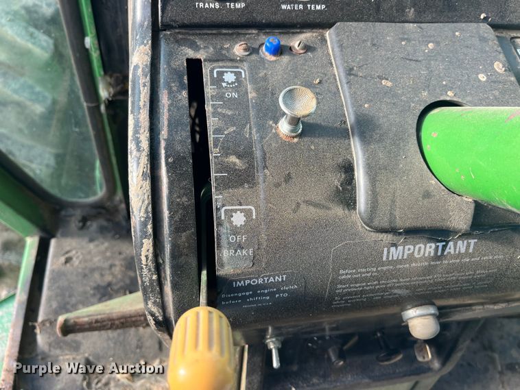 image for item MW9439 1975 John Deere 7520  4WD tractor