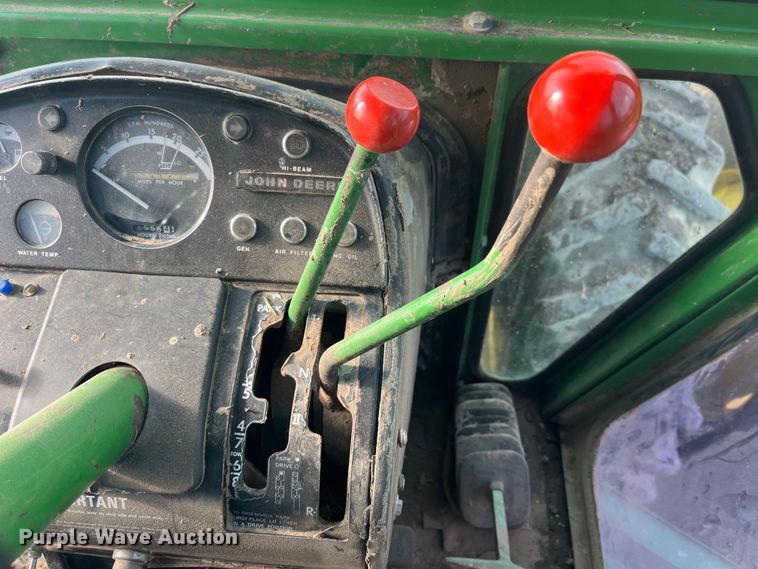 image for item MW9439 1975 John Deere 7520  4WD tractor