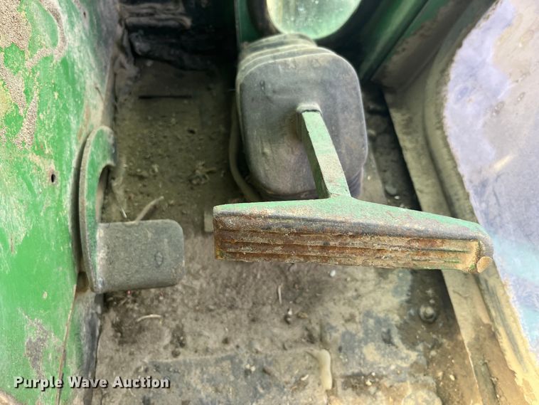 image for item MW9439 1975 John Deere 7520  4WD tractor