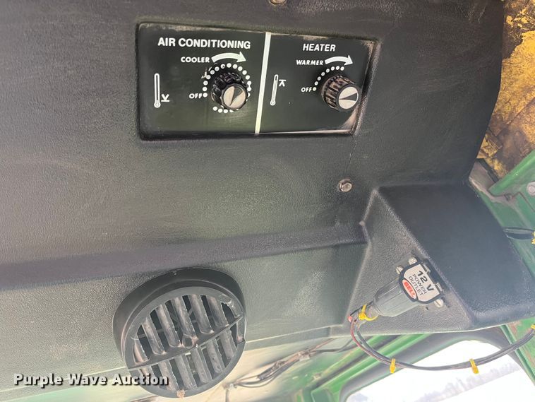 image for item MW9439 1975 John Deere 7520  4WD tractor