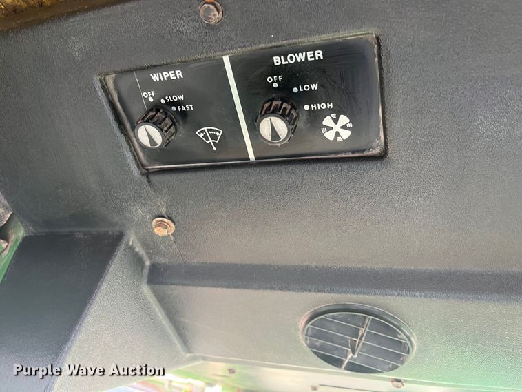 image for item MW9439 1975 John Deere 7520  4WD tractor