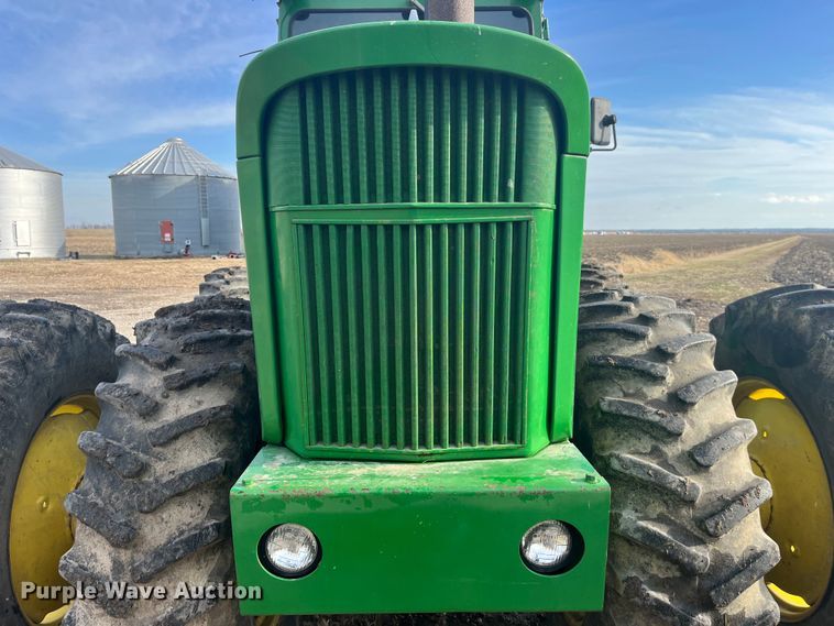 image for item MW9439 1975 John Deere 7520  4WD tractor
