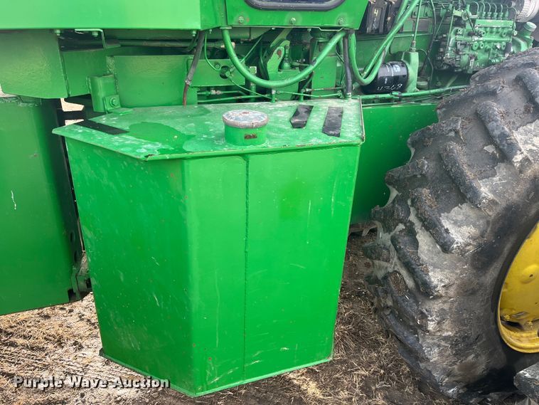 image for item MW9439 1975 John Deere 7520  4WD tractor