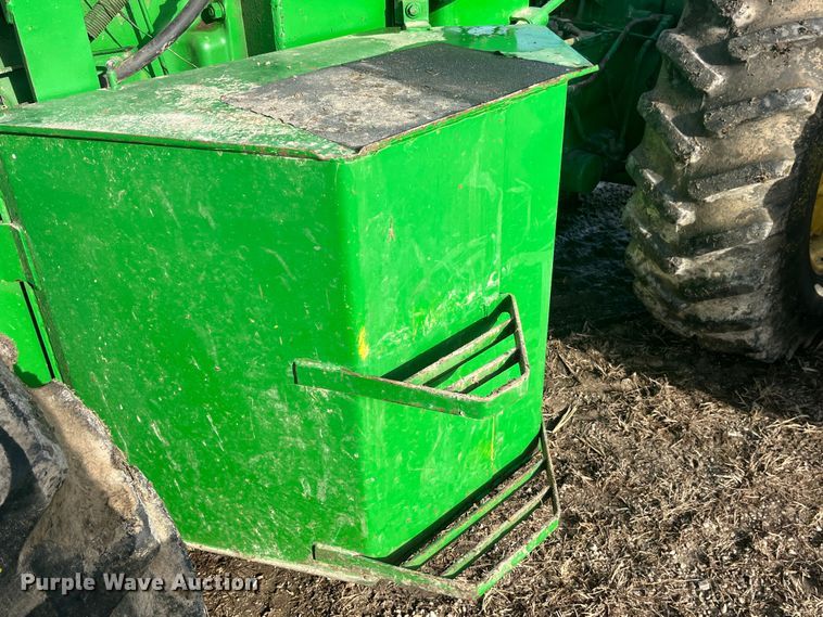 image for item MW9439 1975 John Deere 7520  4WD tractor