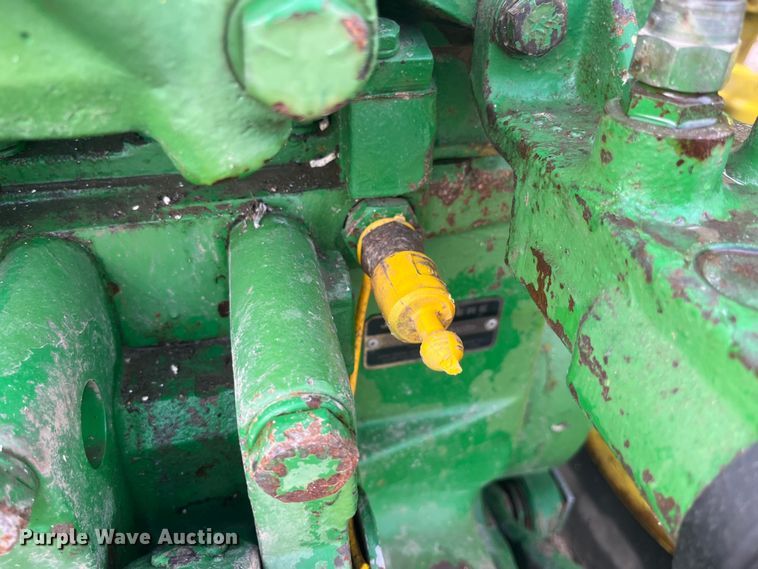 image for item MW9439 1975 John Deere 7520  4WD tractor