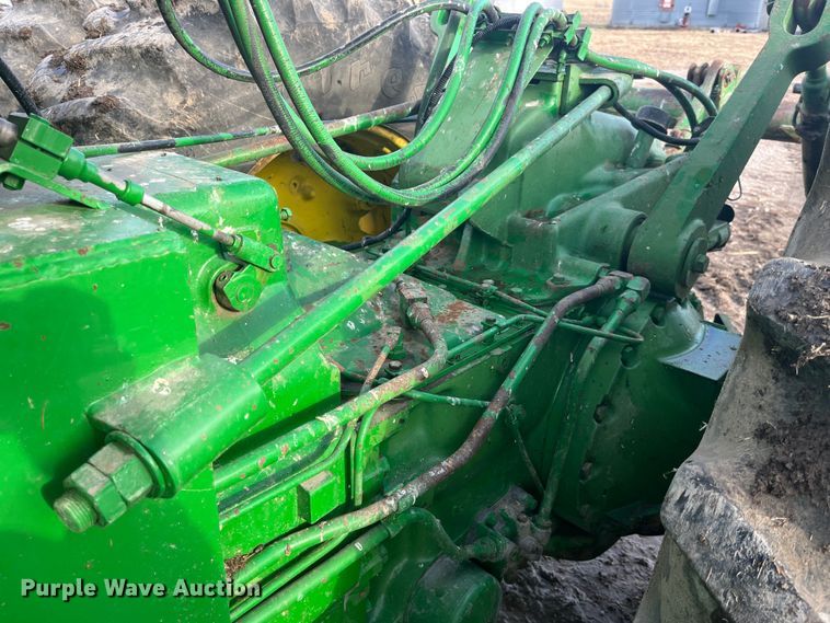 image for item MW9439 1975 John Deere 7520  4WD tractor