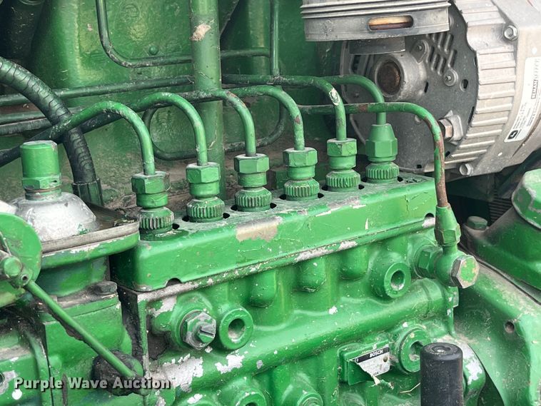 image for item MW9439 1975 John Deere 7520  4WD tractor