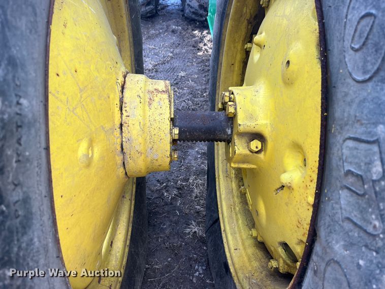 image for item MW9439 1975 John Deere 7520  4WD tractor