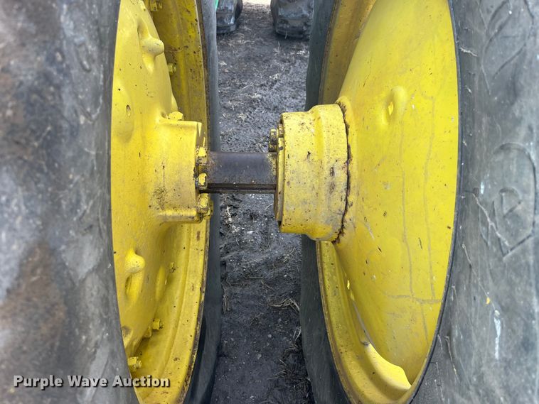 image for item MW9439 1975 John Deere 7520  4WD tractor