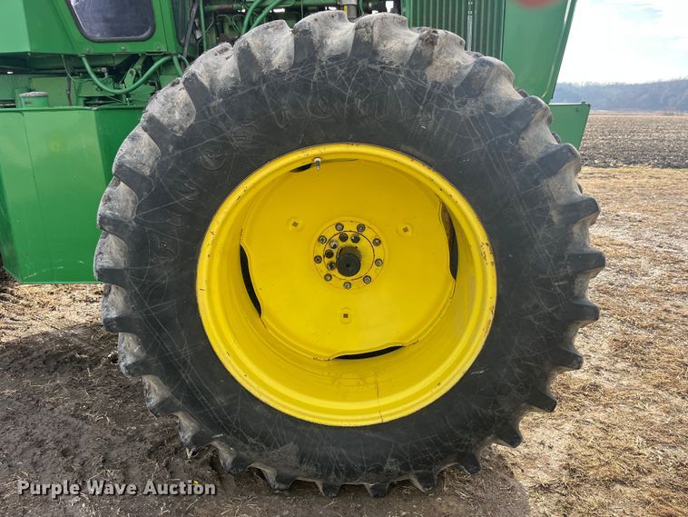 image for item MW9439 1975 John Deere 7520  4WD tractor
