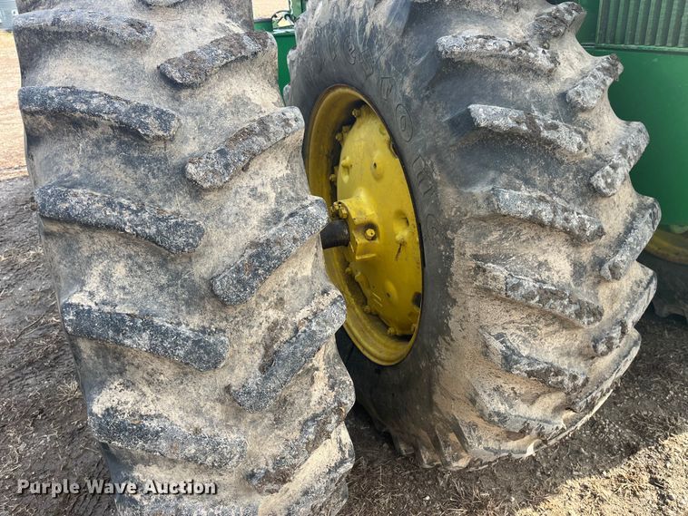 image for item MW9439 1975 John Deere 7520  4WD tractor