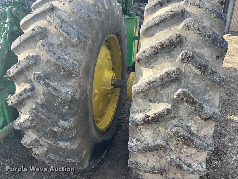 image for item MW9439 1975 John Deere 7520  4WD tractor