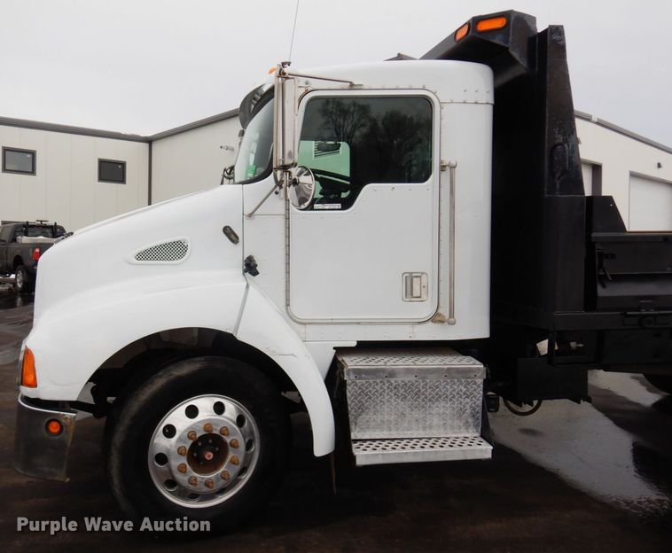 image for item AF9334 1999 Kenworth T300  dump truck