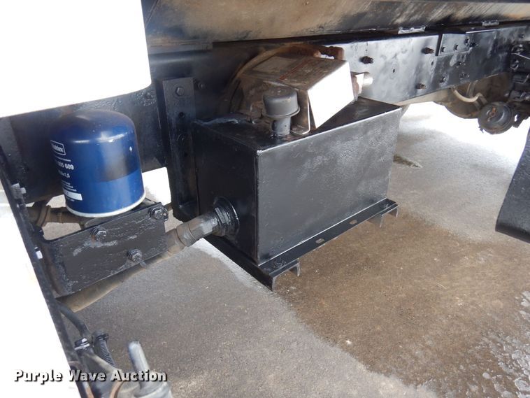 image for item AF9334 1999 Kenworth T300  dump truck