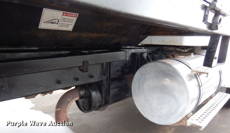 image for item AF9334 1999 Kenworth T300  dump truck