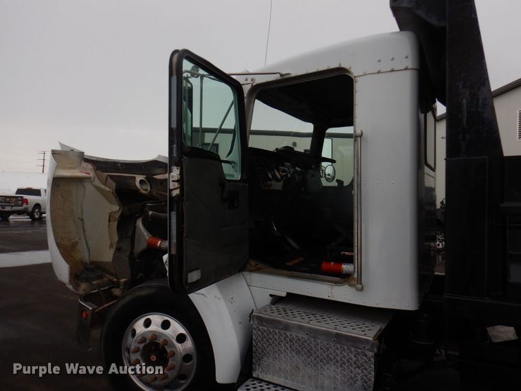 image for item AF9334 1999 Kenworth T300  dump truck
