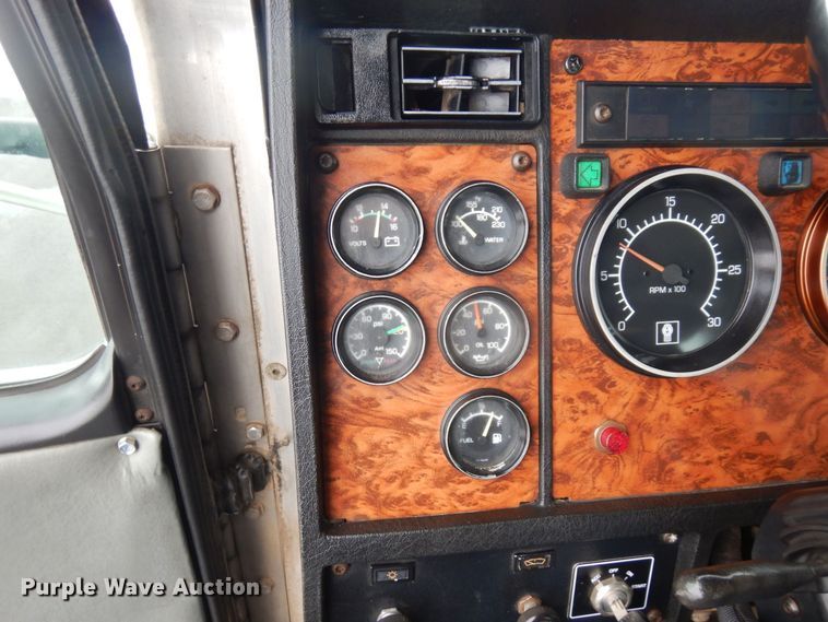 image for item AF9334 1999 Kenworth T300  dump truck