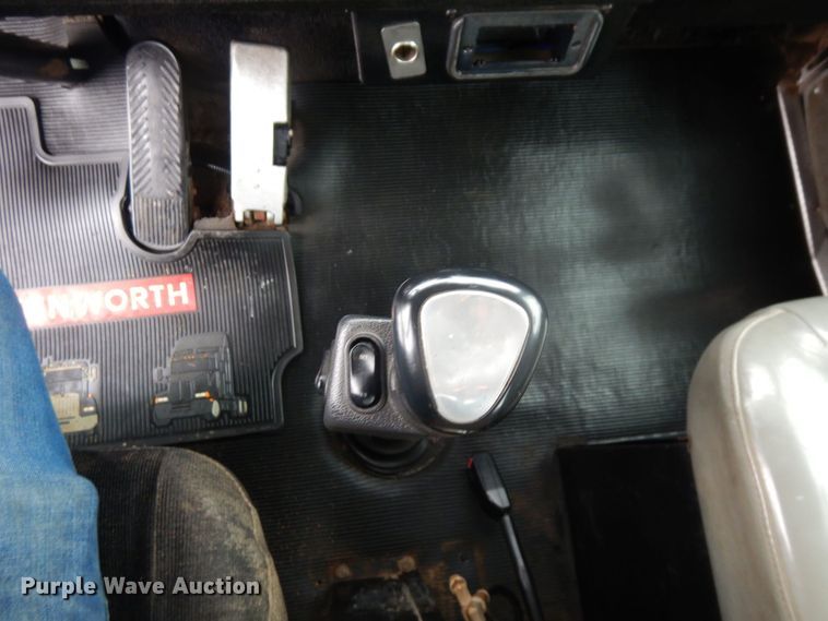 image for item AF9334 1999 Kenworth T300  dump truck