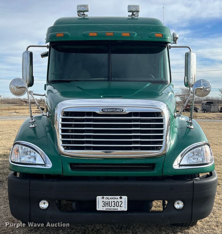 image for item DK7206 2007 Freightliner Columbia  semi truck
