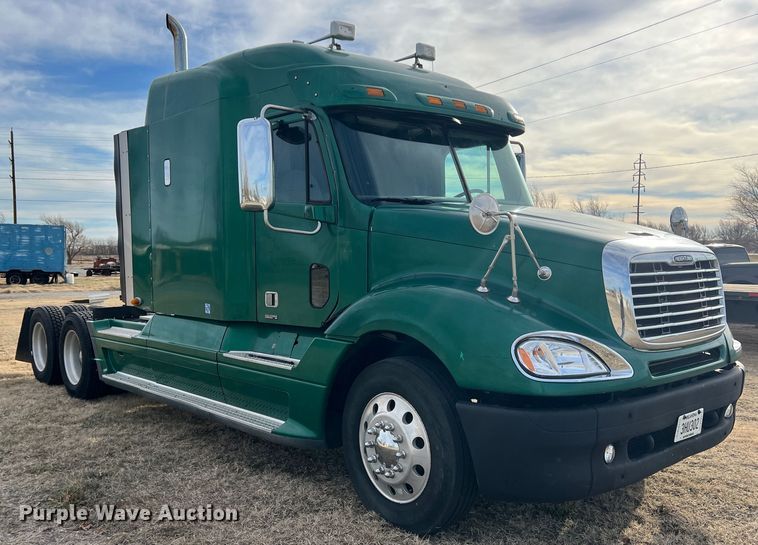 image for item DK7206 2007 Freightliner Columbia  semi truck