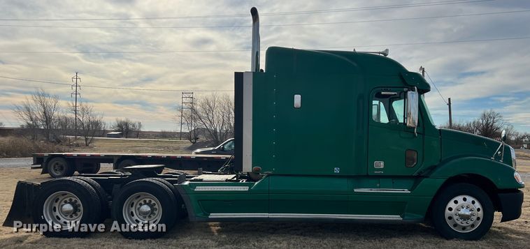 image for item DK7206 2007 Freightliner Columbia  semi truck