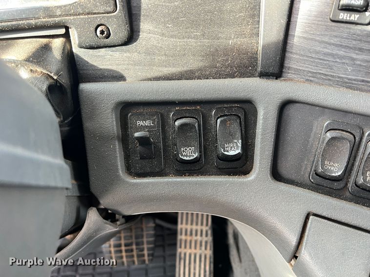 image for item DK7206 2007 Freightliner Columbia  semi truck