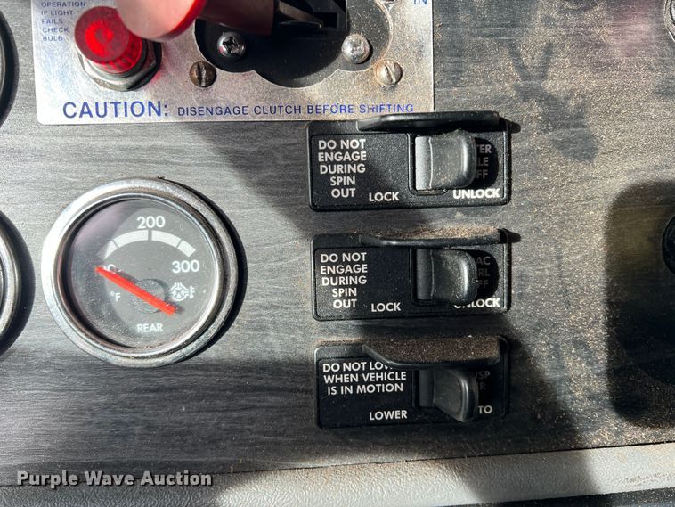 image for item DK7206 2007 Freightliner Columbia  semi truck