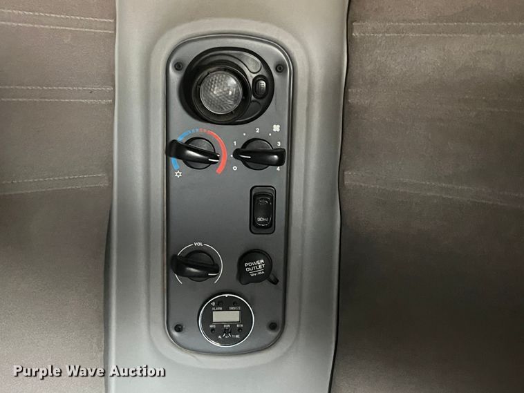 image for item DK7206 2007 Freightliner Columbia  semi truck