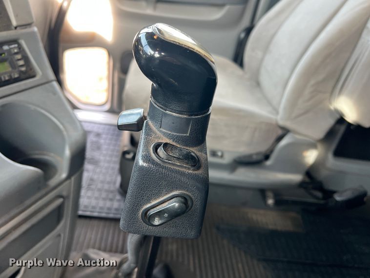 image for item DK7206 2007 Freightliner Columbia  semi truck