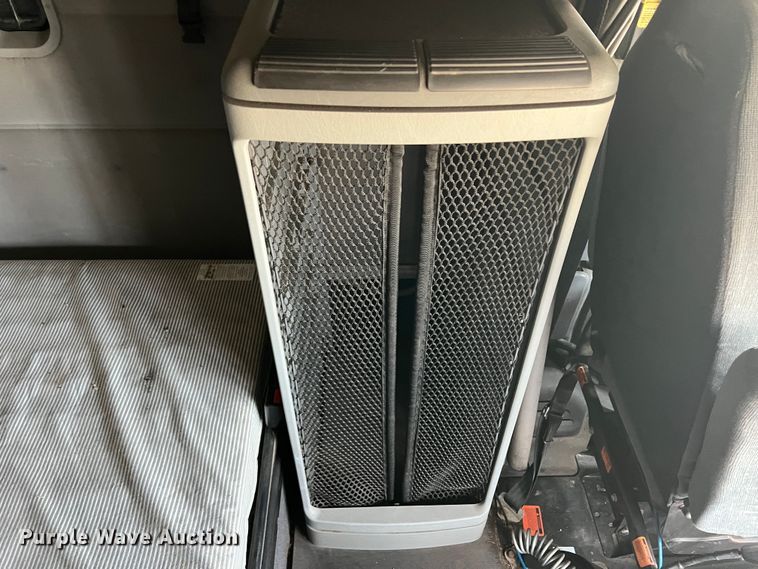 image for item DK7206 2007 Freightliner Columbia  semi truck